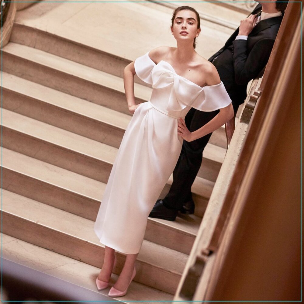 $6990 Carolina Herrera Structured Off Shoulder Silk Bow Pique Ivory Runway Dress